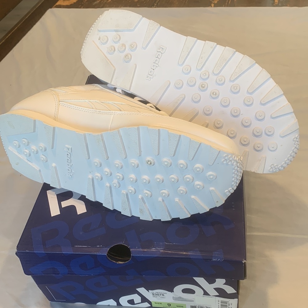 Reebok - Picture 3 of 3